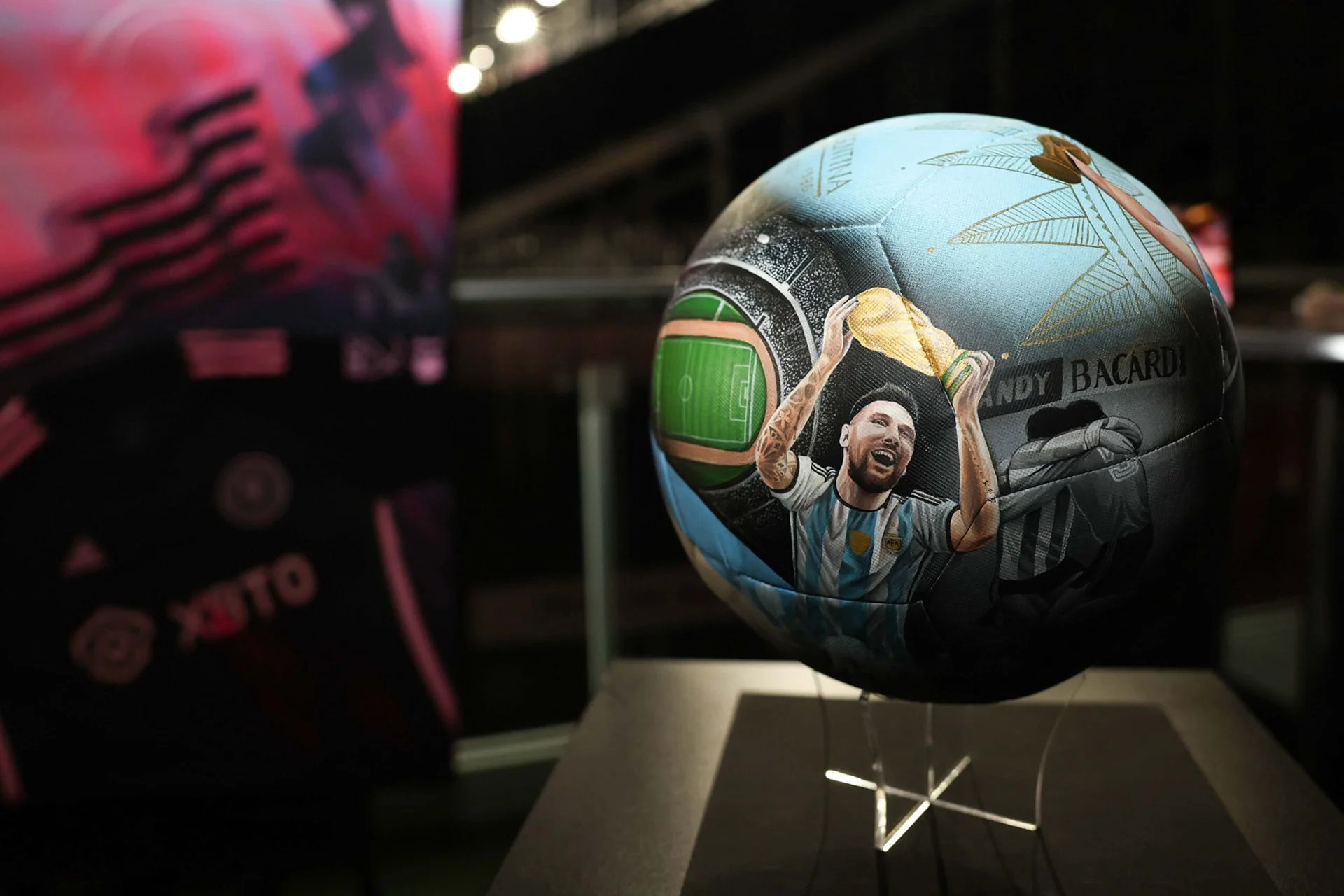 MBR35724_mNVmUeeN-scaled